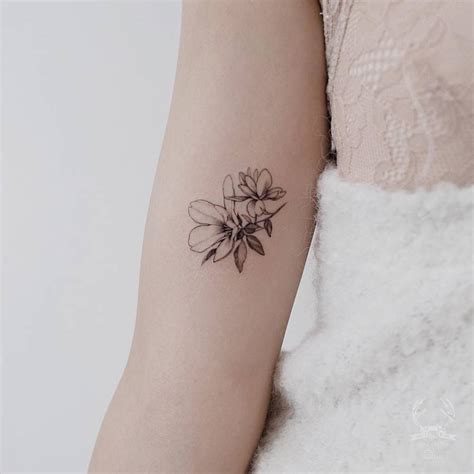 15 Of The Smallest Most Tasteful Flower Tattoos 15 Of The Smallest Most Tasteful Flower Tattoos