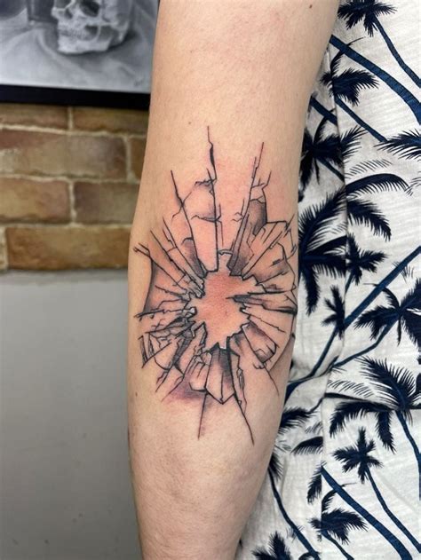 18 Broken Glass Tattoo With A Bold Edge Tattoosofasia 18 Broken Glass Tattoo With A Bold Edge Tattoosofasia