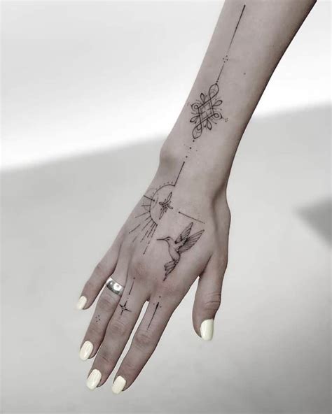 20 Powerful Hand Tattoos For Women Body Artifact
