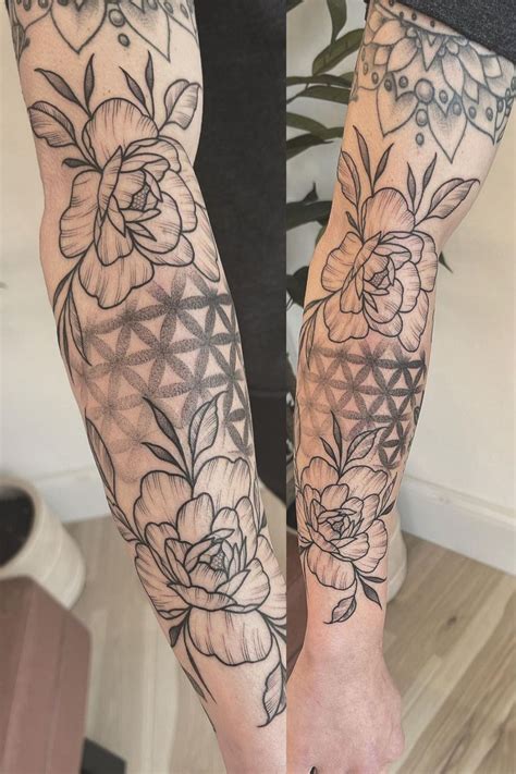 23 Filler Tattoo Ideas To Close Sleeve Gaps With Geometric Floral And American Traditional Designs 23 Filler Tattoo Ideas To Close Sleeve Gaps With Geometric Floral And American Traditional Designs