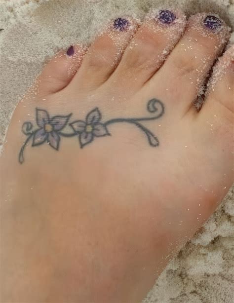 27 Small And Cute Foot Tattoo Ideas For Women Styleoholic 27 Small And Cute Foot Tattoo Ideas For Women Styleoholic