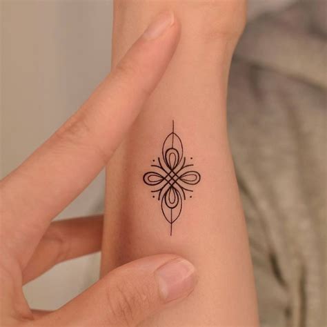 40 Best Female Tattoo Ideas With Meaning