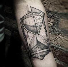 50 Amazing Hourglass Tattoos And Meanings Tattooblend