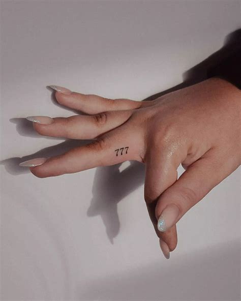 50 Awesome Finger Tattoo Ideas For Men Women In 2024