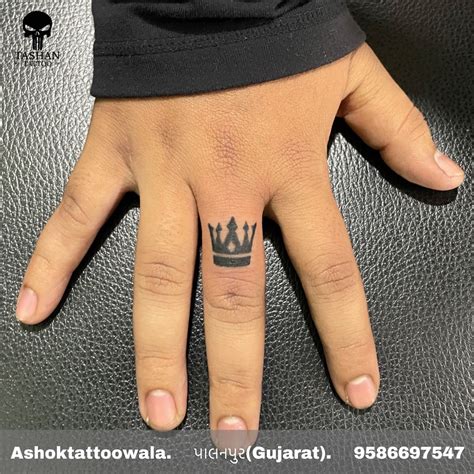 7 Letter With Crown Tattoo 7 Lert4 With Crown Tattoo On Finger 7 Letter With Crown Tattoo 7 Lert4 With Crown Tattoo On Finger