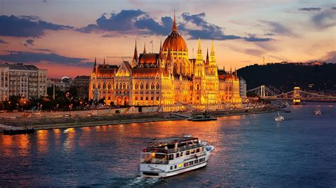 Budapest River Cruise Day Or Evening Sightseeing Cocktails