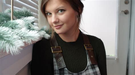 Cam Model Emily Jones Spills The Tea On Camming Cam101