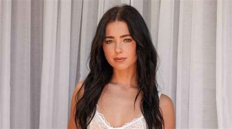 Chloe Rosenbaum Age Net Worth Boyfriend Facts Bio Wiki