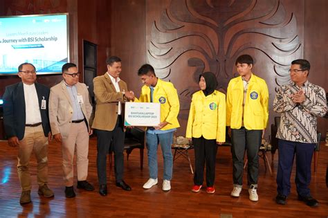 Danai Rp65 5 M Bsi Fasilitasi Mahasiswa Unggulan Daerah Masuk Kampus Top Kampus Medan Danai Rp65 5 M Bsi Fasilitasi Mahasiswa Unggulan Daerah Masuk Kampus Top Kampus Medan