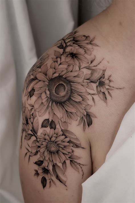 Elegant Floral Shoulder Tattoo Elegant Floral Shoulder Tattoo