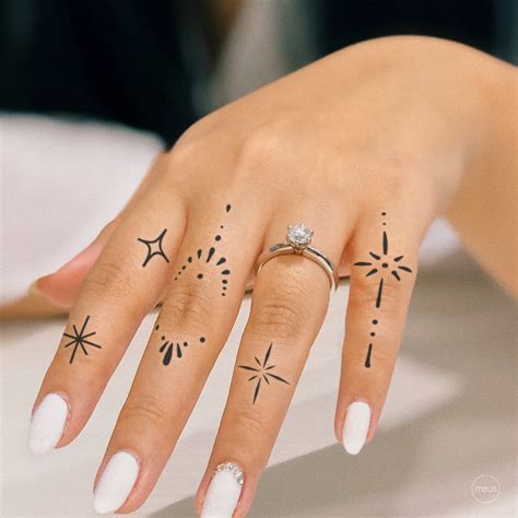Hand Tatoo Hand And Finger Tattoos Pretty Hand Tattoos Minimal Tattoo