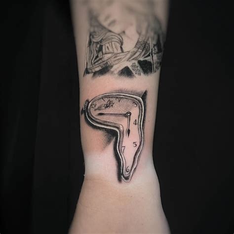 5 Melting Clock Tattoo Ideas