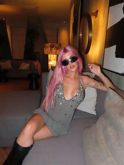 Multimillionaire Sami Sheen Doesn T Pay Her Bills On Time Because It S Not Fun Multimillionaire Sami Sheen Doesn T Pay Her Bills On Time Because It S Not Fun