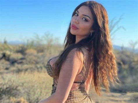 Onlyfans Star Offers Fans Ai Version Of Herself Scrolla Africa