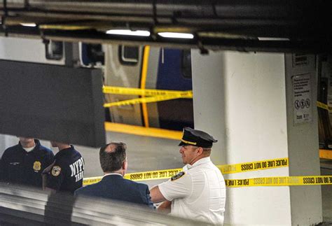 Police Shooting At Penn Station After Off Duty Cop Involved In Robbery Sources Say Amnewyork