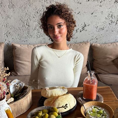 Rita Faez Singer Biography