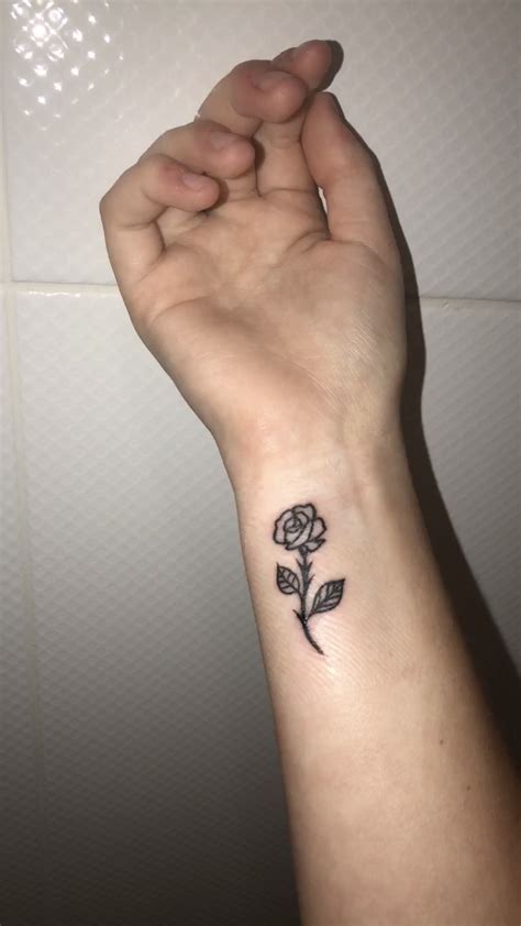 7 Rose Wrist Tattoo Ideas