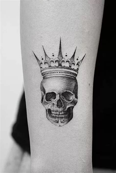 Skull Tattoo Meanings Everyone Faces It Skull Tattoo Skull Tattoo Design Crown Tattoo Design