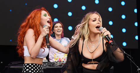 Tana Mongeau Bella Thorne Are Beefing Over Onlyfans 2020 Continues To Be Wild Tana Mongeau Bella Thorne Are Beefing Over Onlyfans 2020 Continues To Be Wild