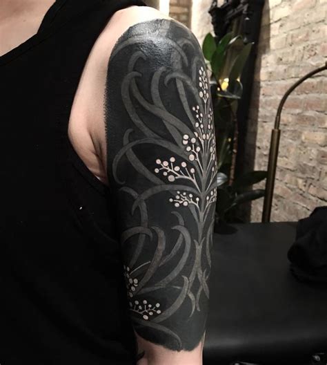 Tattoo Artist Esther Garcia Creates Beautiful Blackout Tattoo Designs That Cover Large Areas Tattoo Artist Esther Garcia Creates Beautiful Blackout Tattoo Designs That Cover Large Areas