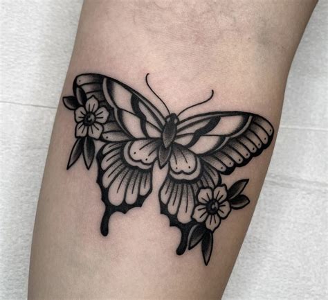 Traditional Butterfly On Calvinjurnatan Butterfly Butterflytattoo Traditional Traditionaltattoo Americantraditional Americantraditionaltattoo Neotraditionaltattoo Neotraditionaltattoo Oldschooltattoo Oldschooltattoosurabaya Tattoo