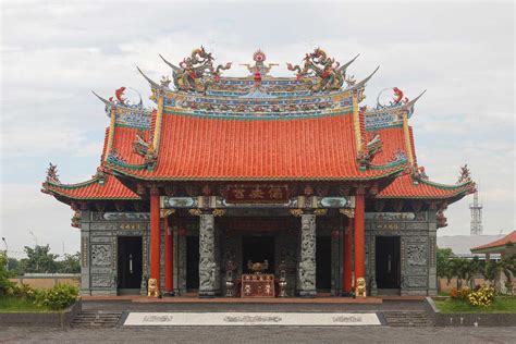 Vihara Toa Se Bio Diserbu Puluhan Pengemis Mereka Berbaris Menunggu Angpao Dari Jemaat Wartakotalive Com